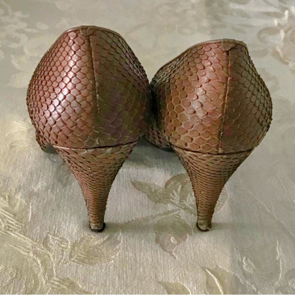 Women’s Valentino Italian Taupe Snake pumps - Picture 3 of 5